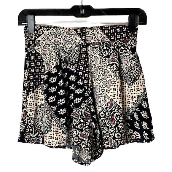 Topshop Pants - Topshop‎ Black And White Mixed Media Patchwork Printed Boho Shorts Size 0